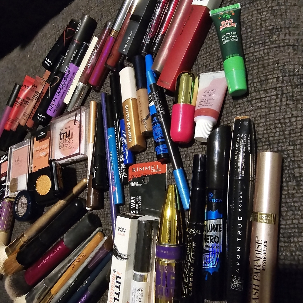 Makeup Bundle! - Picture 5 of 8